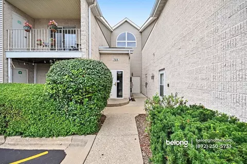 728 N Gary Ave #214, Carol Stream, IL 60188