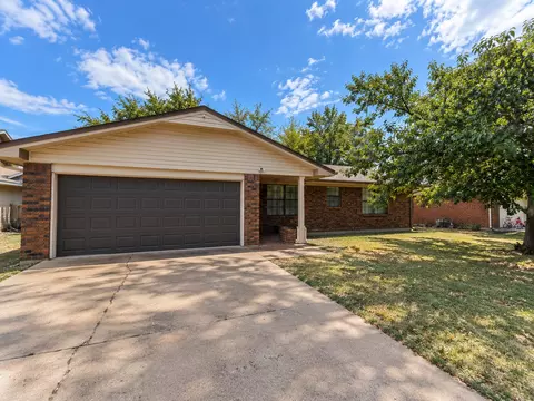 4629 SE Brighton Pl, Lawton, OK 73501