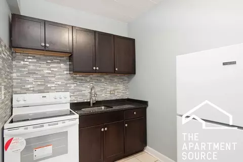 1360 W Touhy Ave #502, Chicago, IL 60626