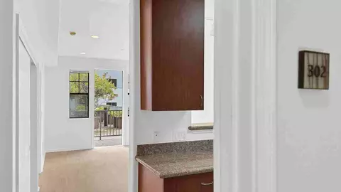 989 Franklin St #302, Oakland, CA 94607