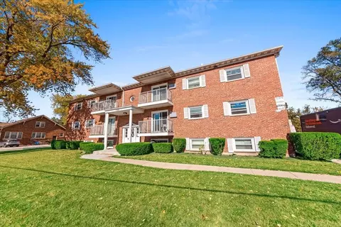 124 W Washington St #114, Round Lake, IL 60073