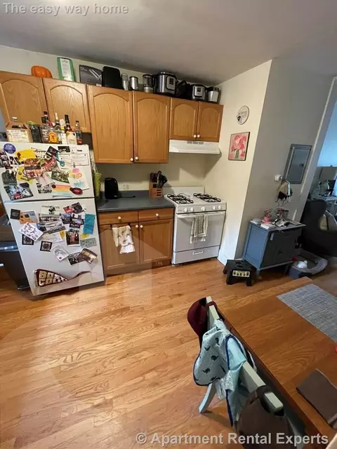 17 Bay St #1R, Cambridge, MA 02139