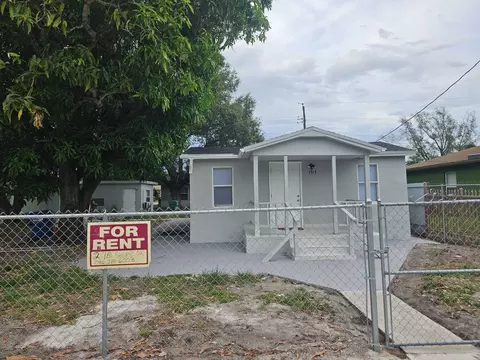 1915 NW 82nd St #NA, West Little River, FL 33147