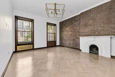 121 E 37th St #3A, New York, NY 10016