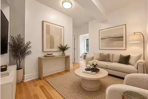 122 Norfolk St #12, New York, NY 10002