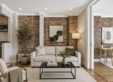722 10th Ave #4D, New York, NY 10019