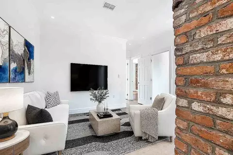 107 Christopher St #16, New York, NY 10014