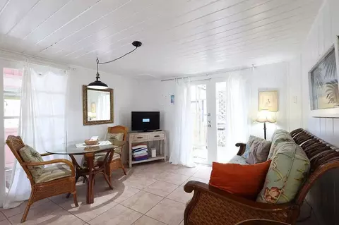 5310 Avenida Navarra #1629374P, Siesta Key, FL 34242
