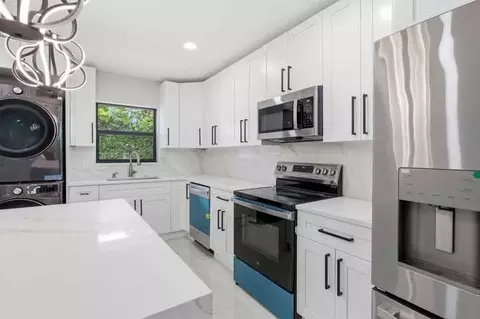 2975 NE 2nd Ave, Boca Raton, FL 33431