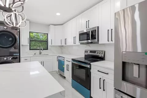 2999 NE 2nd Ave, Boca Raton, FL 33431
