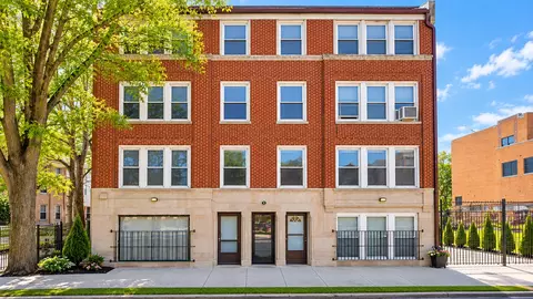 1635 W Morse Ave #209, Chicago, IL 60626