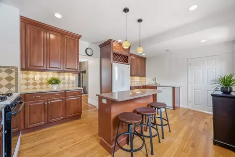 16 Linwood St #NA, Holbrook, MA 02343