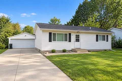 1417 Starview Dr, Cedar Falls, IA 50613