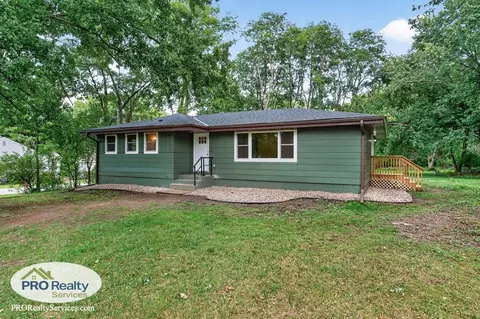 2929 Hamlet Ave N, Oakdale, MN 55128