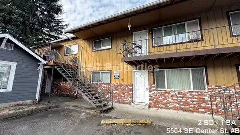 5504 SE Center St #B, Portland, OR 97206