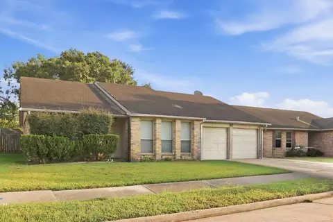 16231 Los Altos Dr, Mission Bend, TX 77083
