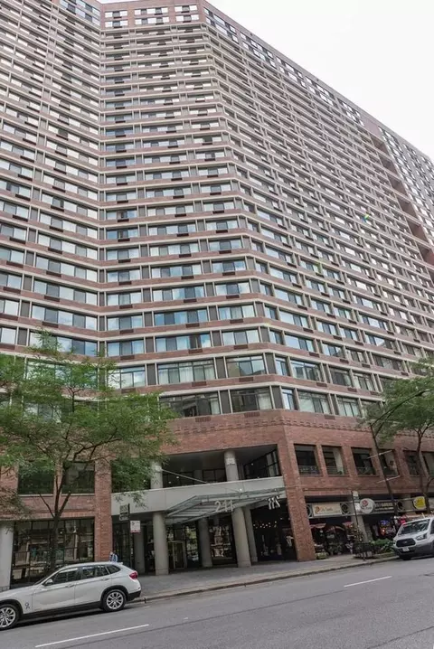 211 E Ohio St #618, Chicago, IL 60611