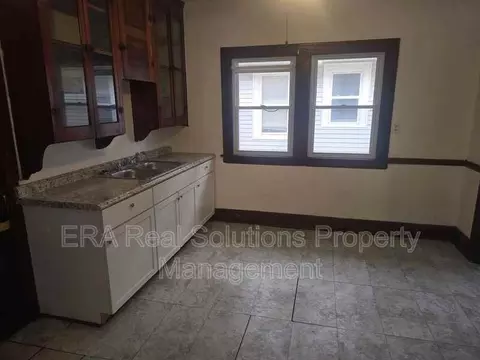 2282 Saratoga Ave, Cleveland, OH 44109
