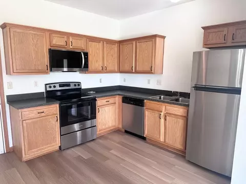 907 NE Deer Creek Dr, Grain Valley, MO 64029
