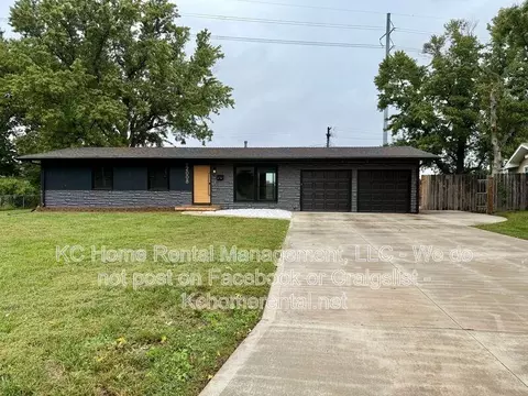 12008 W 91st Ter, Lenexa, KS 66215