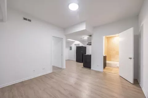5054 N Winthrop Ave #101, Chicago, IL 60640