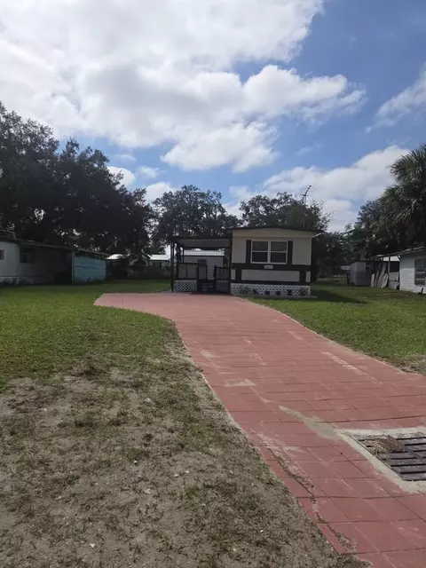 38670 White Dr #38670, Zephyrhills, FL 33542