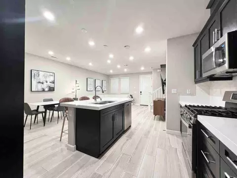1096 Delpy View Pt #1096, Vista, CA 92084