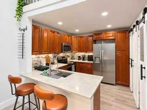 4200 Palm Bay Cir, West Palm Beach, FL 33406