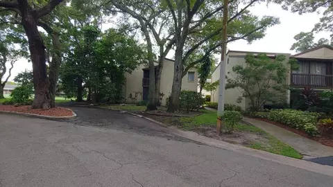 700 Starkey Rd #712, Largo, FL 33771