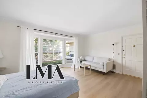 136 S Roxbury Dr #2, Beverly Hills, CA 90212