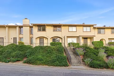 16 Greenview Ln, Richmond, CA 94803