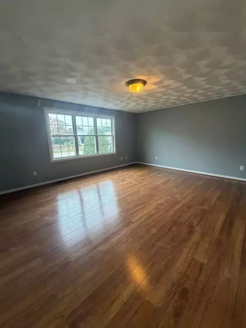 8 Tobie Ave, Pawtucket, RI 02861