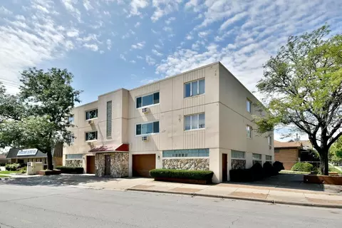 4444 1st Ave #301, Lyons, IL 60534