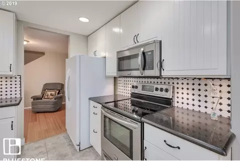 14241 SW Barrows Rd, Beaverton, OR 97007