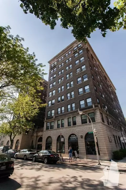 540 W Briar Pl #8D, Chicago, IL 60657