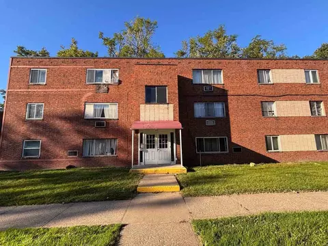 105 Solon Rd, Bedford, OH 44146