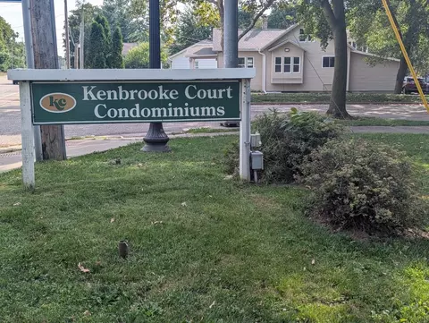 3621 Kenbrooke Ct #1, Kalamazoo, MI 49006