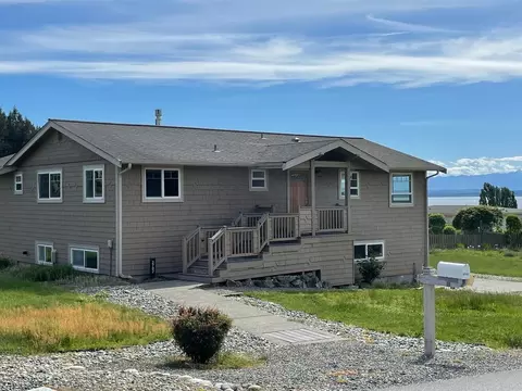 2782 Homestead Ave, Clinton, WA 98236