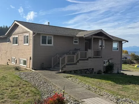 2782 Homestead Ave, Clinton, WA 98236