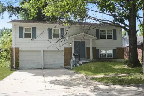 2352 Kingsford Dr, Florissant, MO 63031