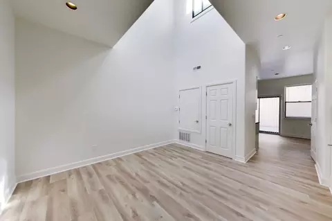 324 10th St #304, Oakland, CA 94607