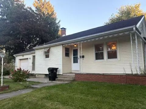 801 Fremont St, Bloomington, IL 61701