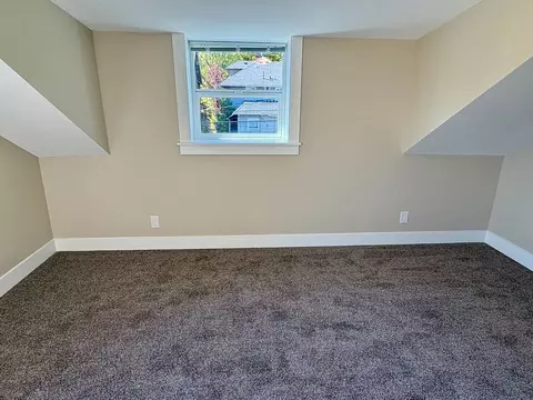 5043 18th Ave NE, Seattle, WA 98105