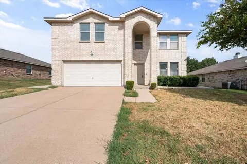 511 Travis Ranch Trl, Arlington, TX 76002