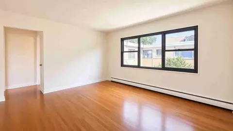 6460 N Ridge Blvd #2E, Chicago, IL 60626