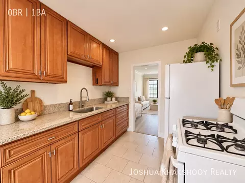 1213 S La Cienega Blvd #D, Los Angeles, CA 90035