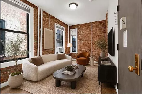 250 Broome St #15A, New York, NY 10002