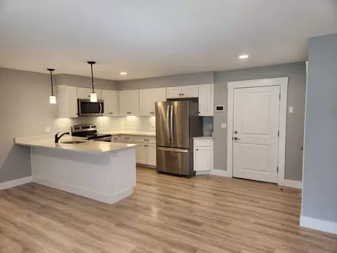 557 Varnum Ave, Lowell, MA 01854