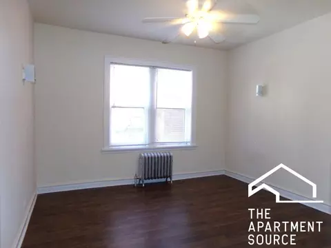 6916 N Lakewood Ave #208, Chicago, IL 60626