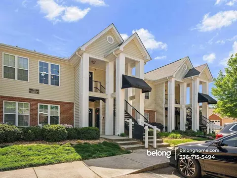 2400 Huntscroft Ln, Raleigh, NC 27617
